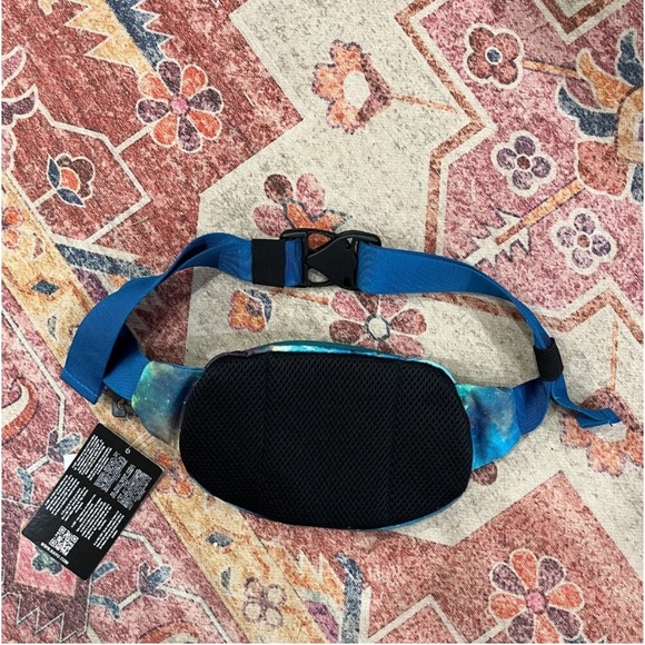 NWT Kavu Galaxy Spectator Waist Pack - Picture 2 of 2